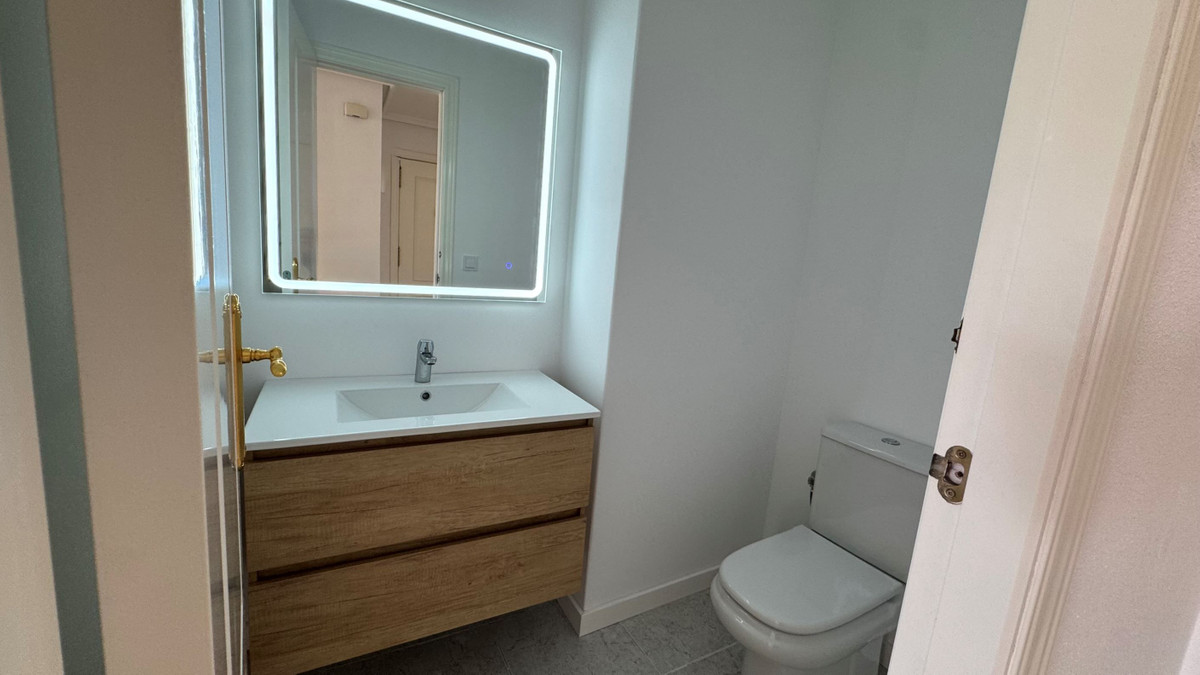 For sale - 2 Bedroom 2 Bathroom Apartment - Middle Floor Apartment in Orihuela - Villamartin  - Alicante