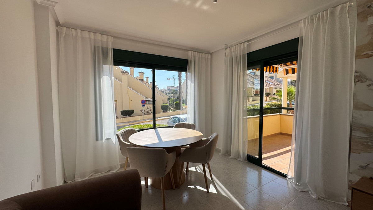 For sale - 2 Bedroom 2 Bathroom Apartment - Middle Floor Apartment in Orihuela - Villamartin  - Alicante