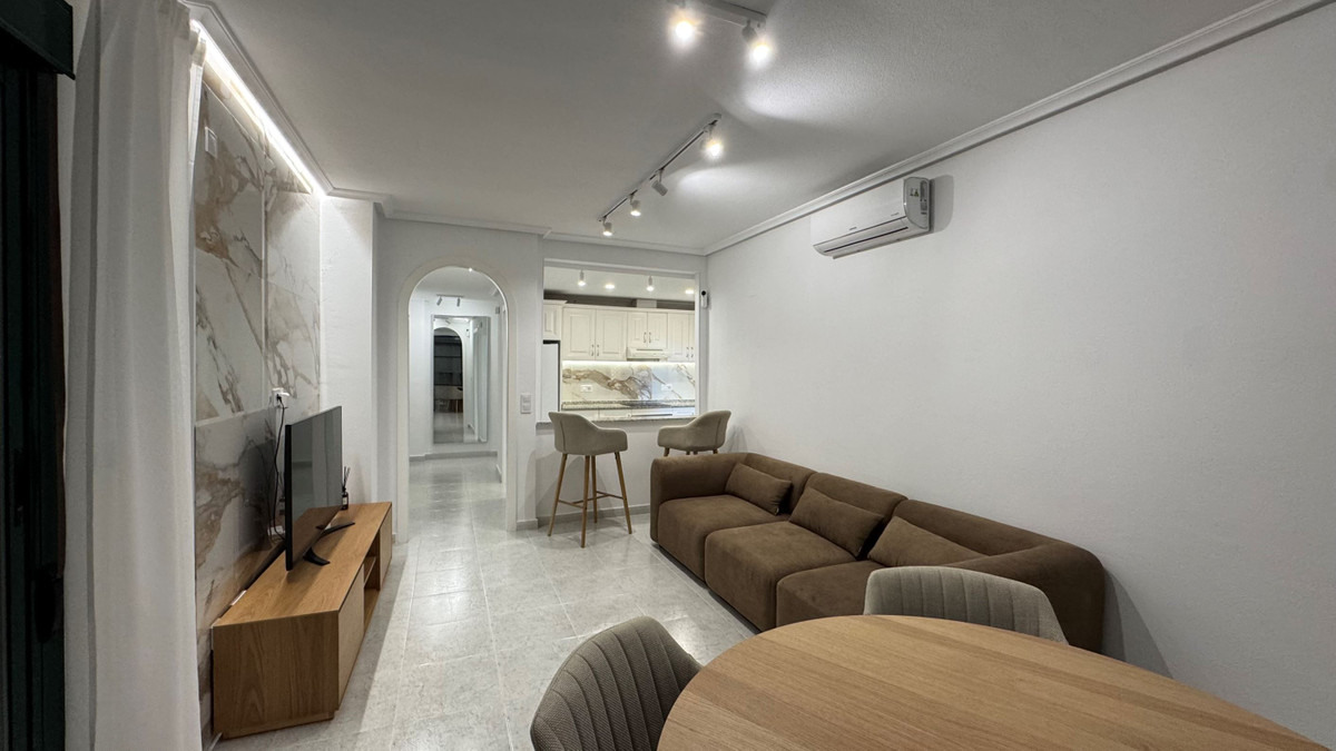 For sale - 2 Bedroom 2 Bathroom Apartment - Middle Floor Apartment in Orihuela - Villamartin  - Alicante