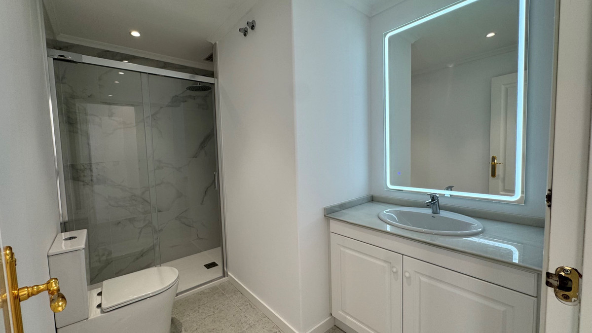 For sale - 2 Bedroom 2 Bathroom Apartment - Middle Floor Apartment in Orihuela - Villamartin  - Alicante