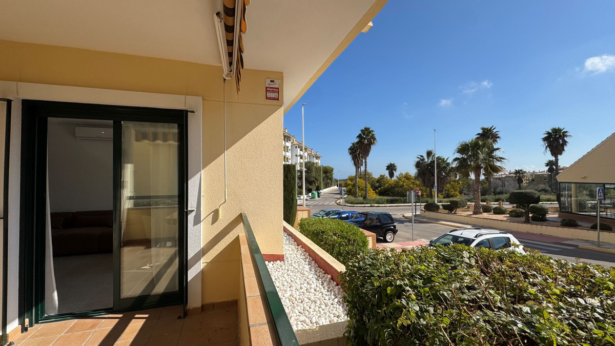 For sale - 2 Bedroom 2 Bathroom Apartment - Middle Floor Apartment in Orihuela - Villamartin  - Alicante