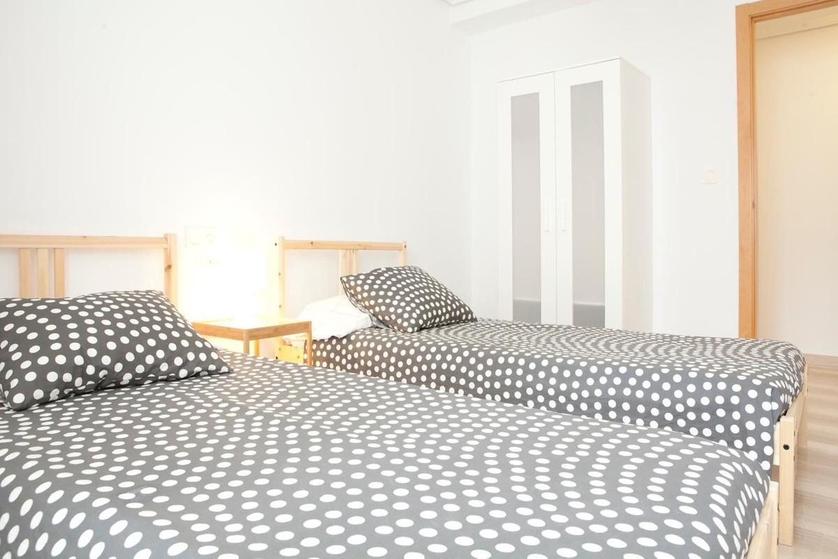 For sale - 4 Bedroom 2 Bathroom Apartment - Middle Floor Apartment in Santa Pola - Santa Pola Centro  - Alicante