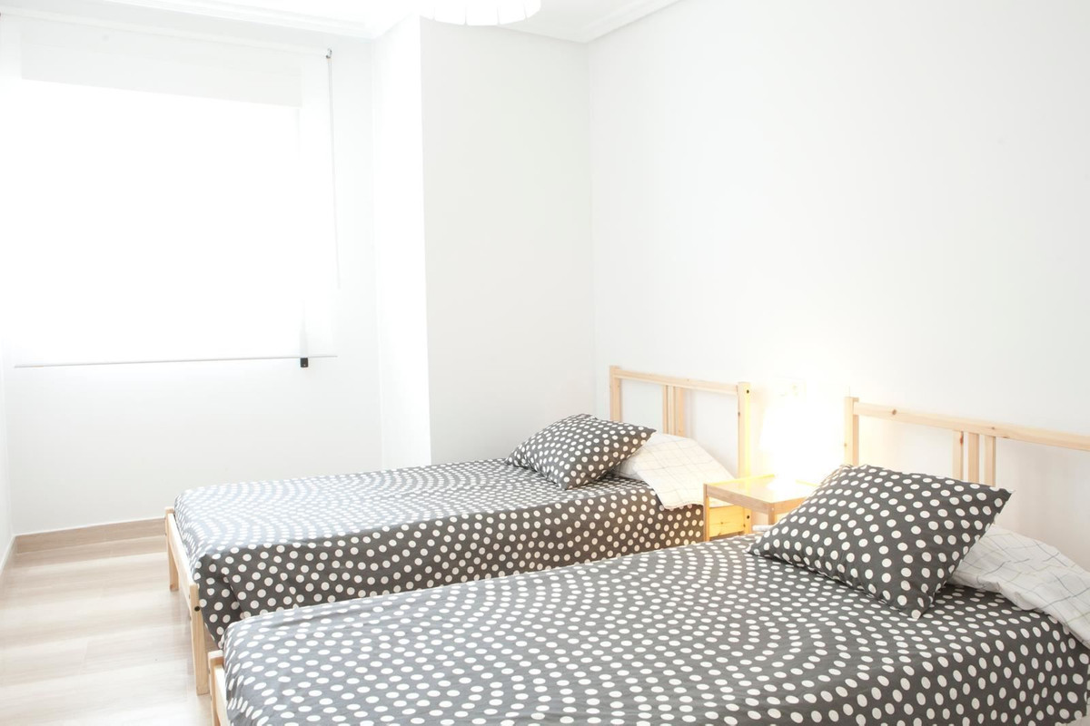 For sale - 4 Bedroom 2 Bathroom Apartment - Middle Floor Apartment in Santa Pola - Santa Pola Centro  - Alicante