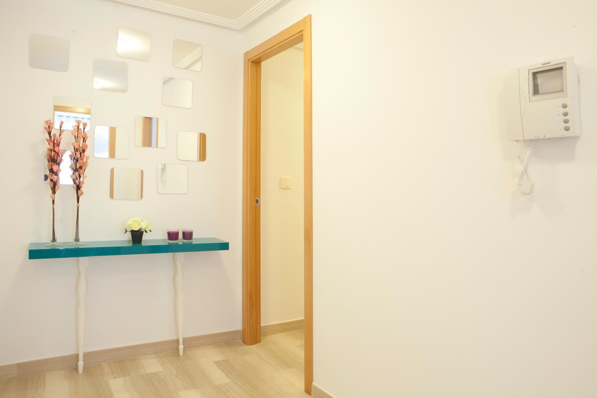 For sale - 4 Bedroom 2 Bathroom Apartment - Middle Floor Apartment in Santa Pola - Santa Pola Centro  - Alicante