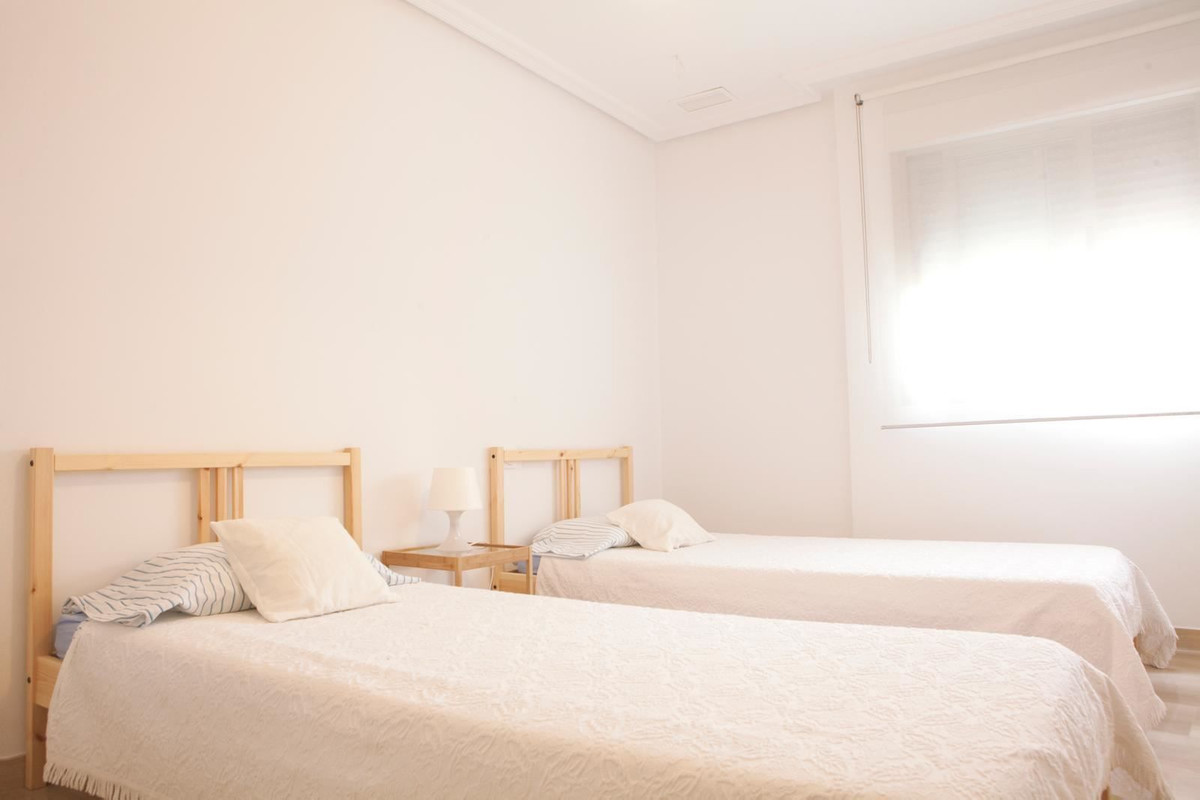 For sale - 4 Bedroom 2 Bathroom Apartment - Middle Floor Apartment in Santa Pola - Santa Pola Centro  - Alicante