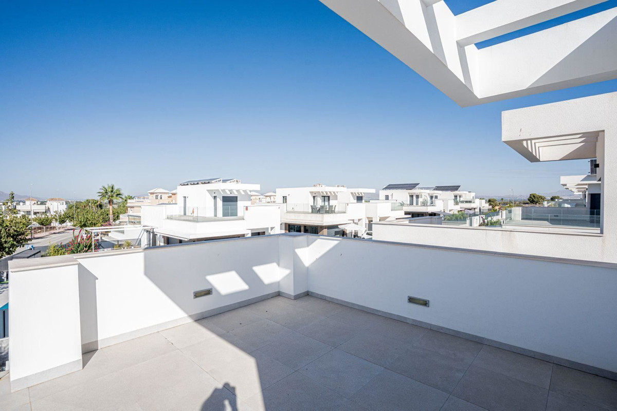 For sale - 3 Bedroom 2 Bathroom House - Detached Villa in San Fulgencio - La Marina  - Alicante