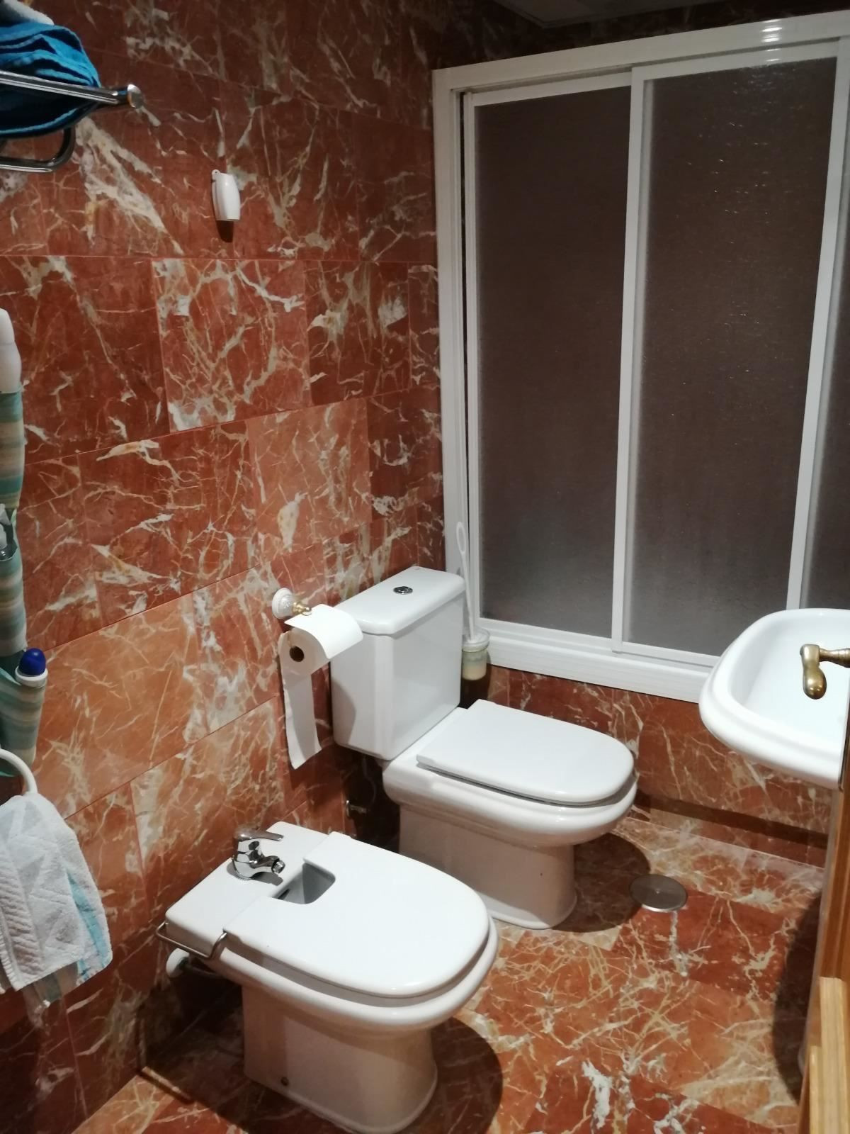 For sale - 3 Bedroom 2 Bathroom Apartment - Middle Floor Apartment in Torrevieja - Torrevieja Centro  - Alicante