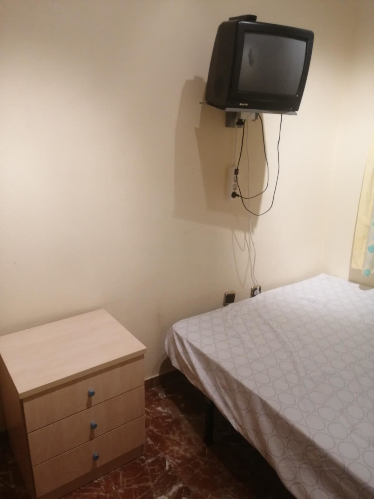 For sale - 3 Bedroom 2 Bathroom Apartment - Middle Floor Apartment in Torrevieja - Torrevieja Centro  - Alicante