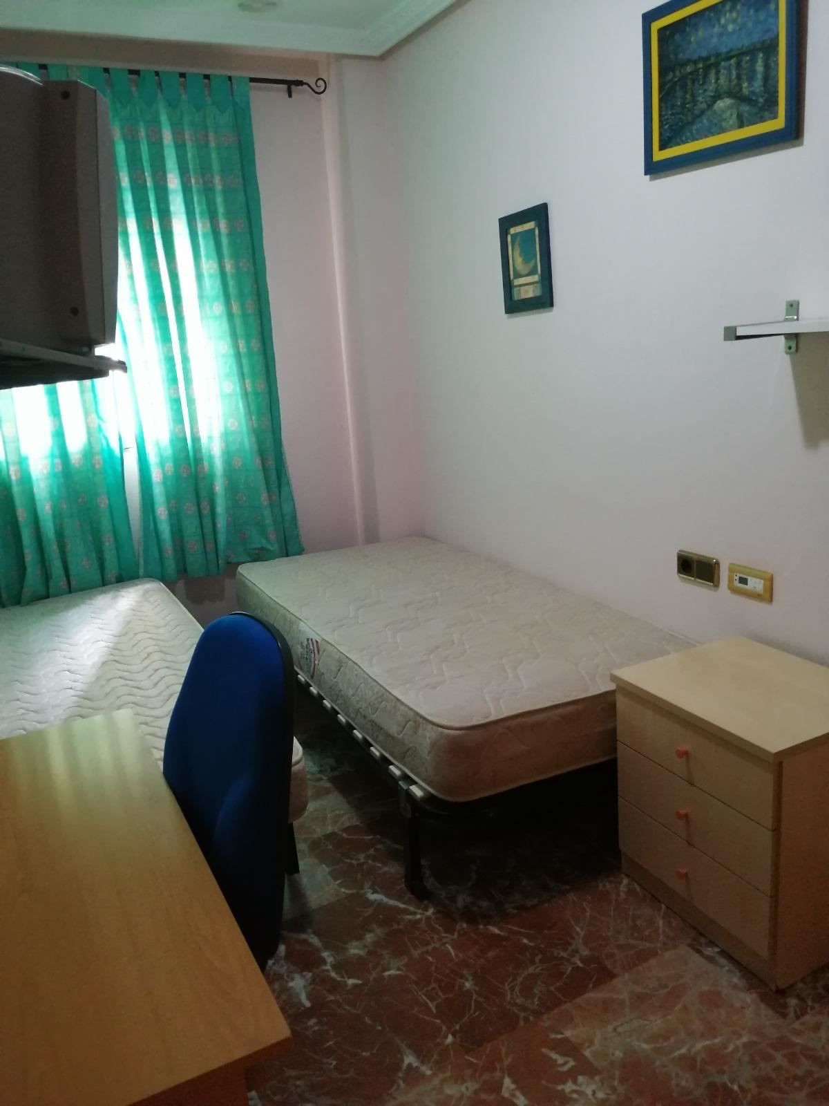 For sale - 3 Bedroom 2 Bathroom Apartment - Middle Floor Apartment in Torrevieja - Torrevieja Centro  - Alicante