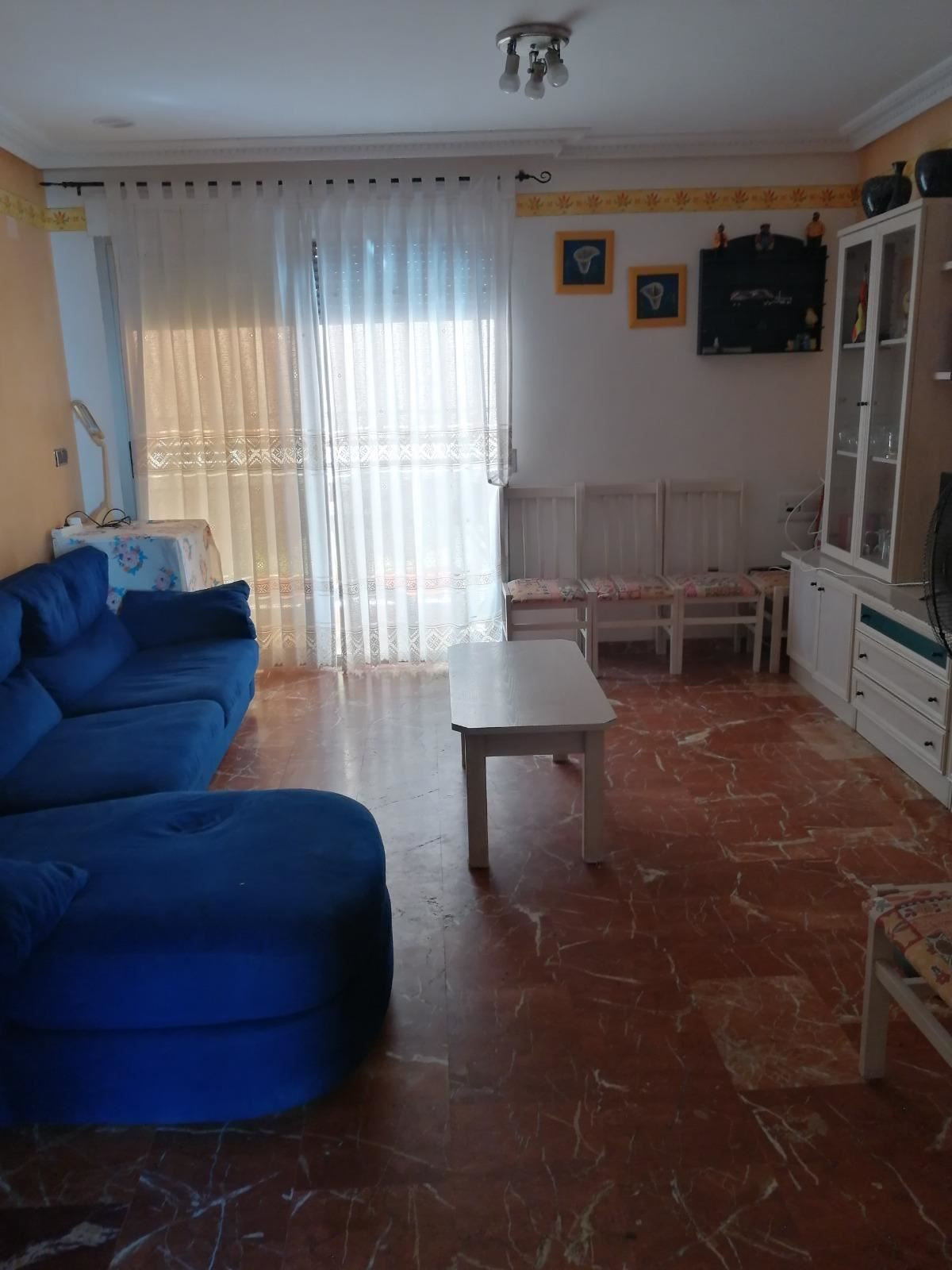 For sale - 3 Bedroom 2 Bathroom Apartment - Middle Floor Apartment in Torrevieja - Torrevieja Centro  - Alicante