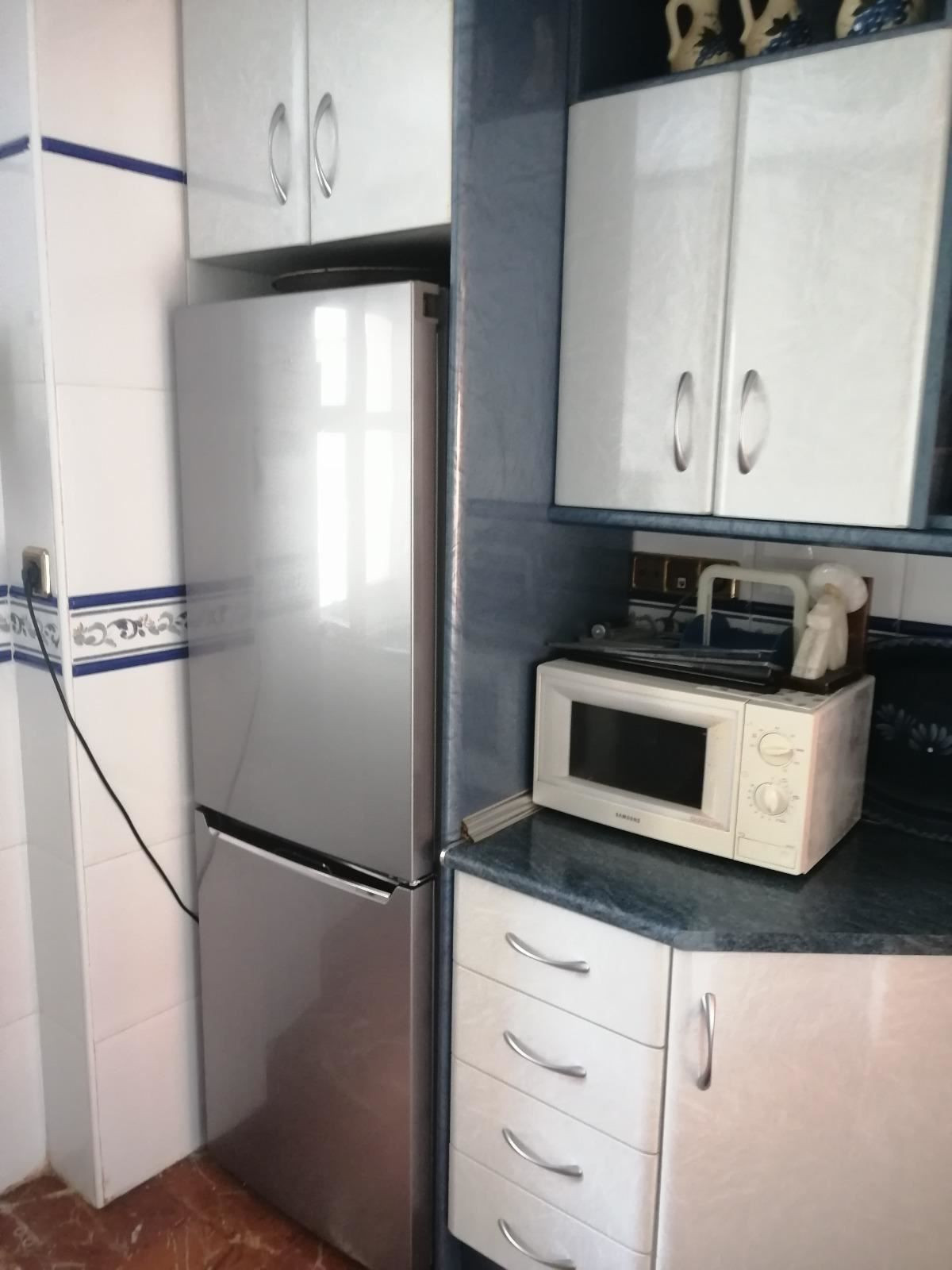For sale - 3 Bedroom 2 Bathroom Apartment - Middle Floor Apartment in Torrevieja - Torrevieja Centro  - Alicante
