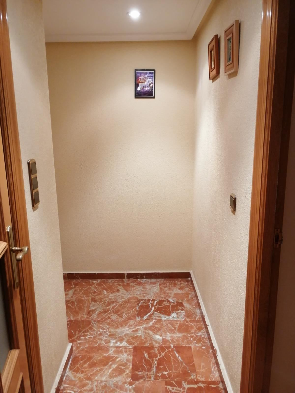For sale - 3 Bedroom 2 Bathroom Apartment - Middle Floor Apartment in Torrevieja - Torrevieja Centro  - Alicante