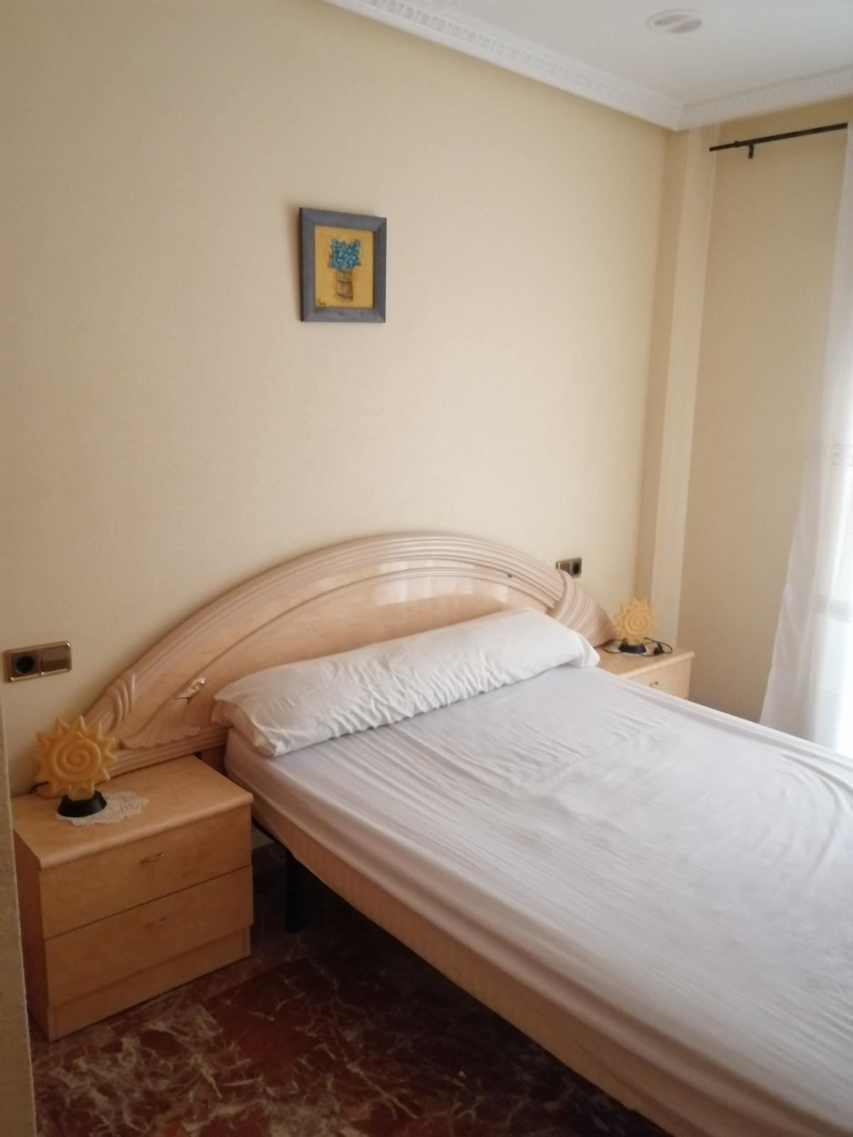 For sale - 3 Bedroom 2 Bathroom Apartment - Middle Floor Apartment in Torrevieja - Torrevieja Centro  - Alicante
