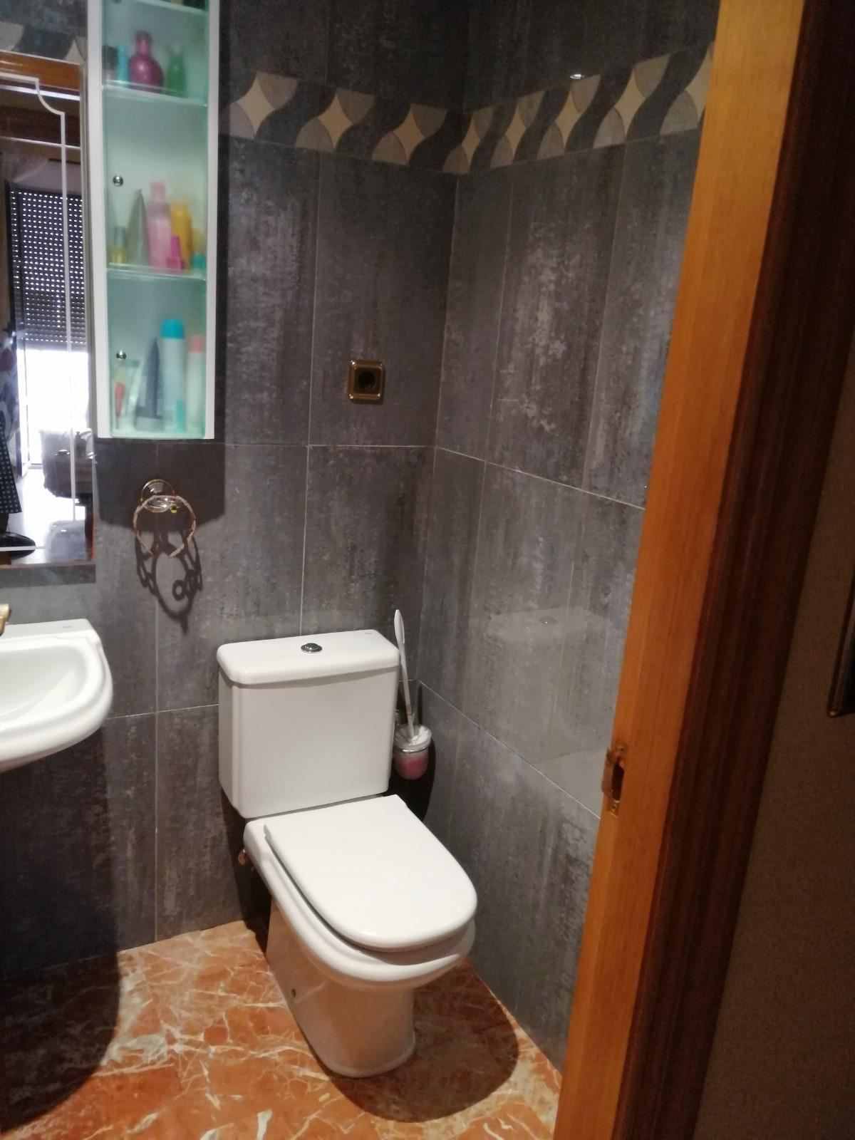For sale - 3 Bedroom 2 Bathroom Apartment - Middle Floor Apartment in Torrevieja - Torrevieja Centro  - Alicante
