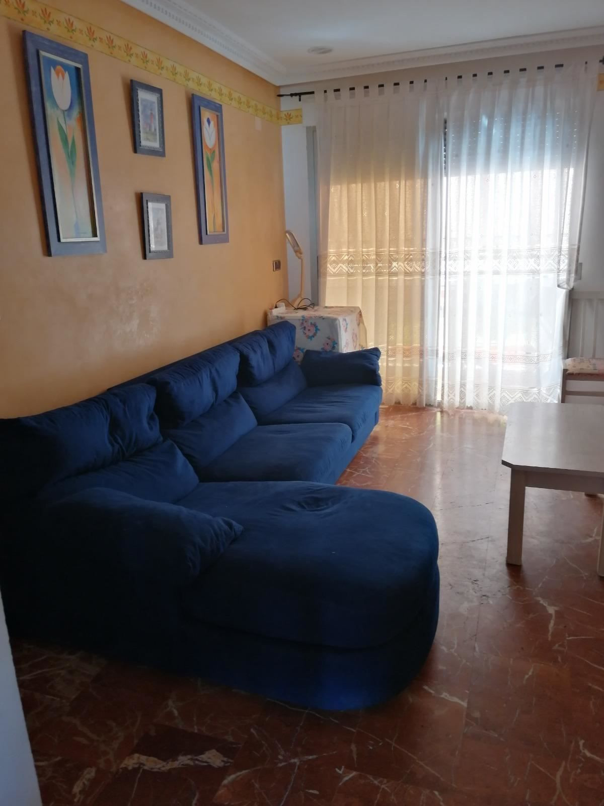 For sale - 3 Bedroom 2 Bathroom Apartment - Middle Floor Apartment in Torrevieja - Torrevieja Centro  - Alicante