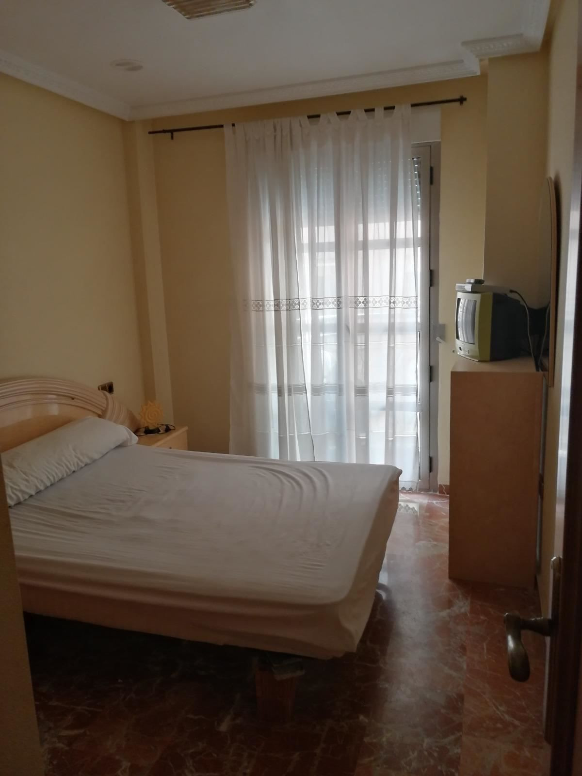 For sale - 3 Bedroom 2 Bathroom Apartment - Middle Floor Apartment in Torrevieja - Torrevieja Centro  - Alicante