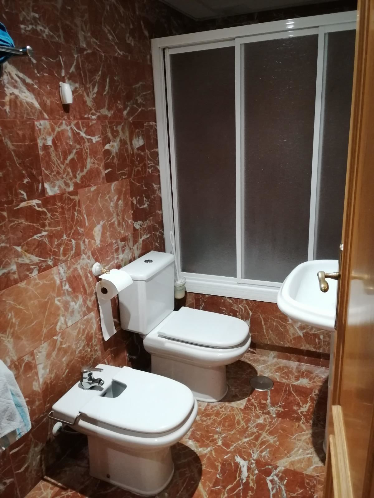 For sale - 3 Bedroom 2 Bathroom Apartment - Middle Floor Apartment in Torrevieja - Torrevieja Centro  - Alicante