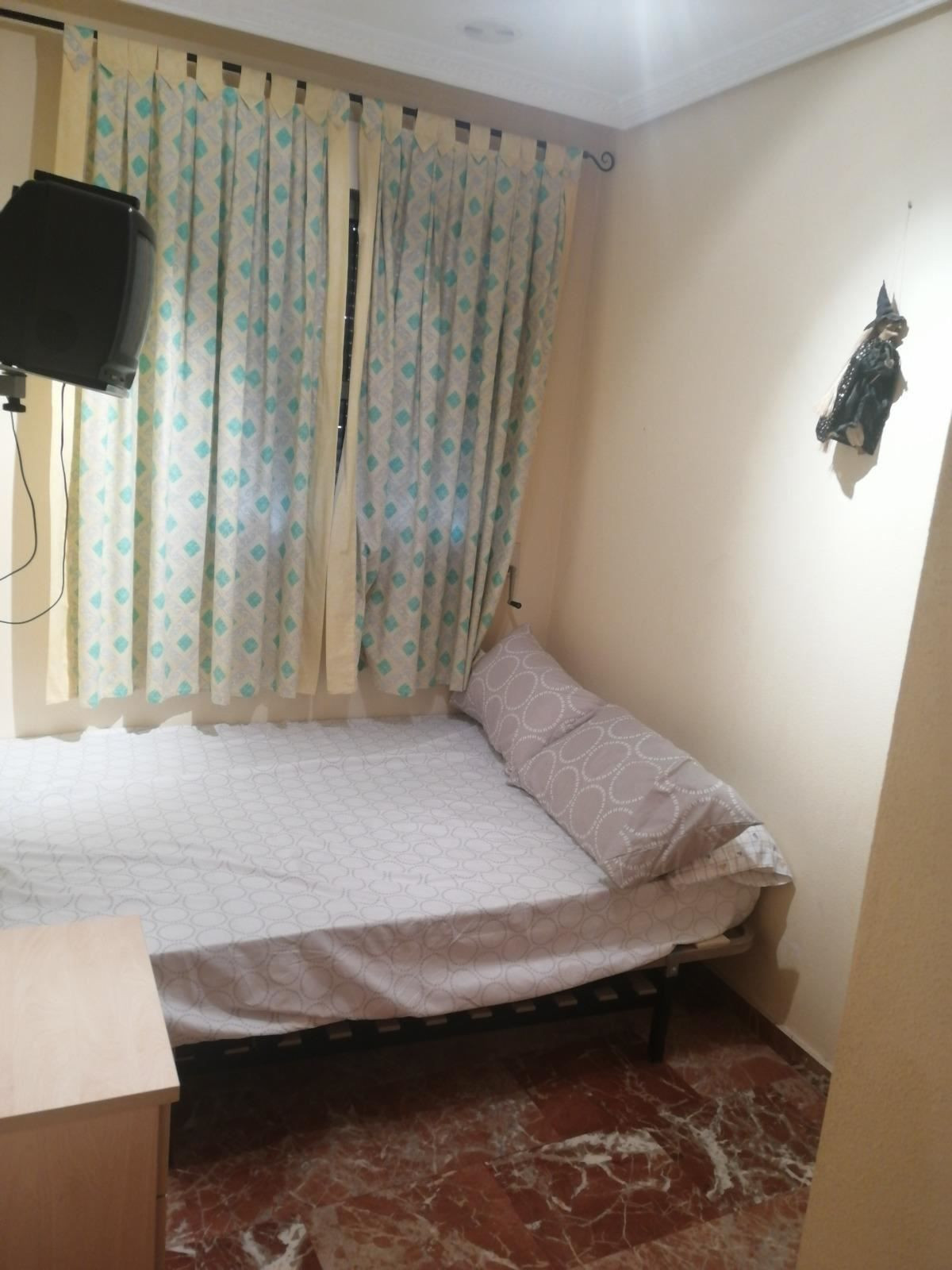 For sale - 3 Bedroom 2 Bathroom Apartment - Middle Floor Apartment in Torrevieja - Torrevieja Centro  - Alicante