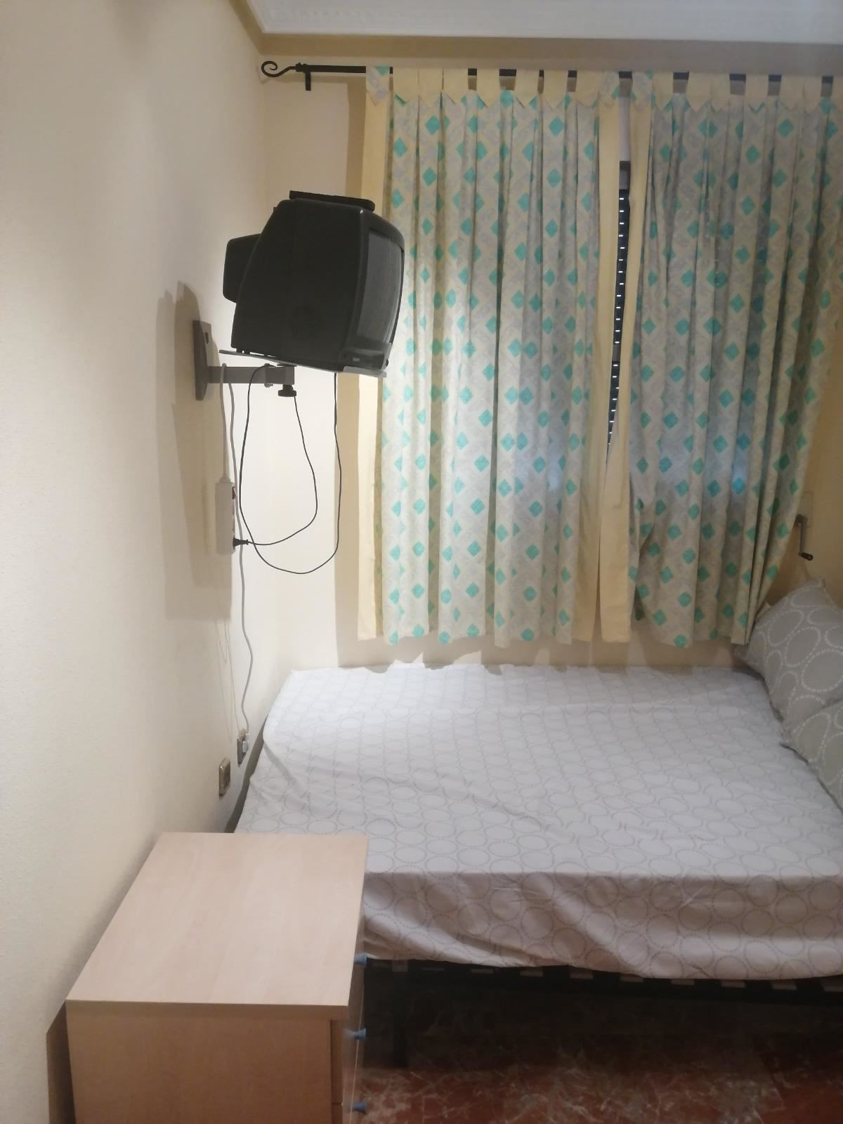 For sale - 3 Bedroom 2 Bathroom Apartment - Middle Floor Apartment in Torrevieja - Torrevieja Centro  - Alicante