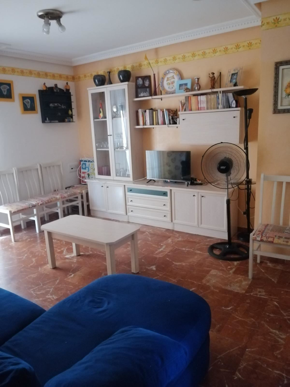 For sale - 3 Bedroom 2 Bathroom Apartment - Middle Floor Apartment in Torrevieja - Torrevieja Centro  - Alicante