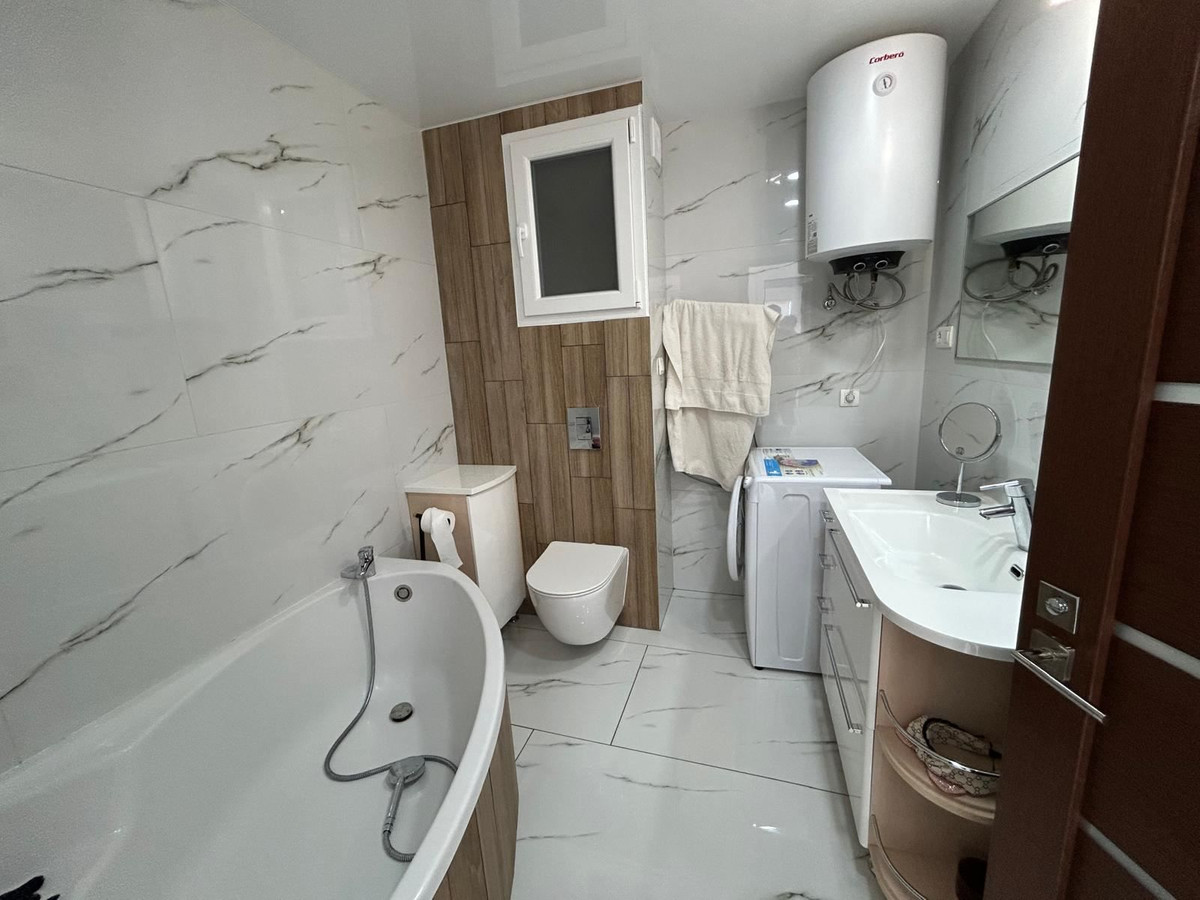 For sale - 2 Bedroom 1 Bathroom Apartment - Middle Floor Apartment in Torrevieja - Torrevieja Centro  - Alicante