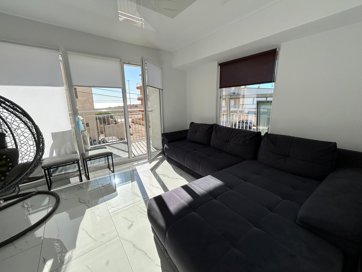 For sale - 2 Bedroom 1 Bathroom Apartment - Middle Floor Apartment in Torrevieja - Torrevieja Centro  - Alicante