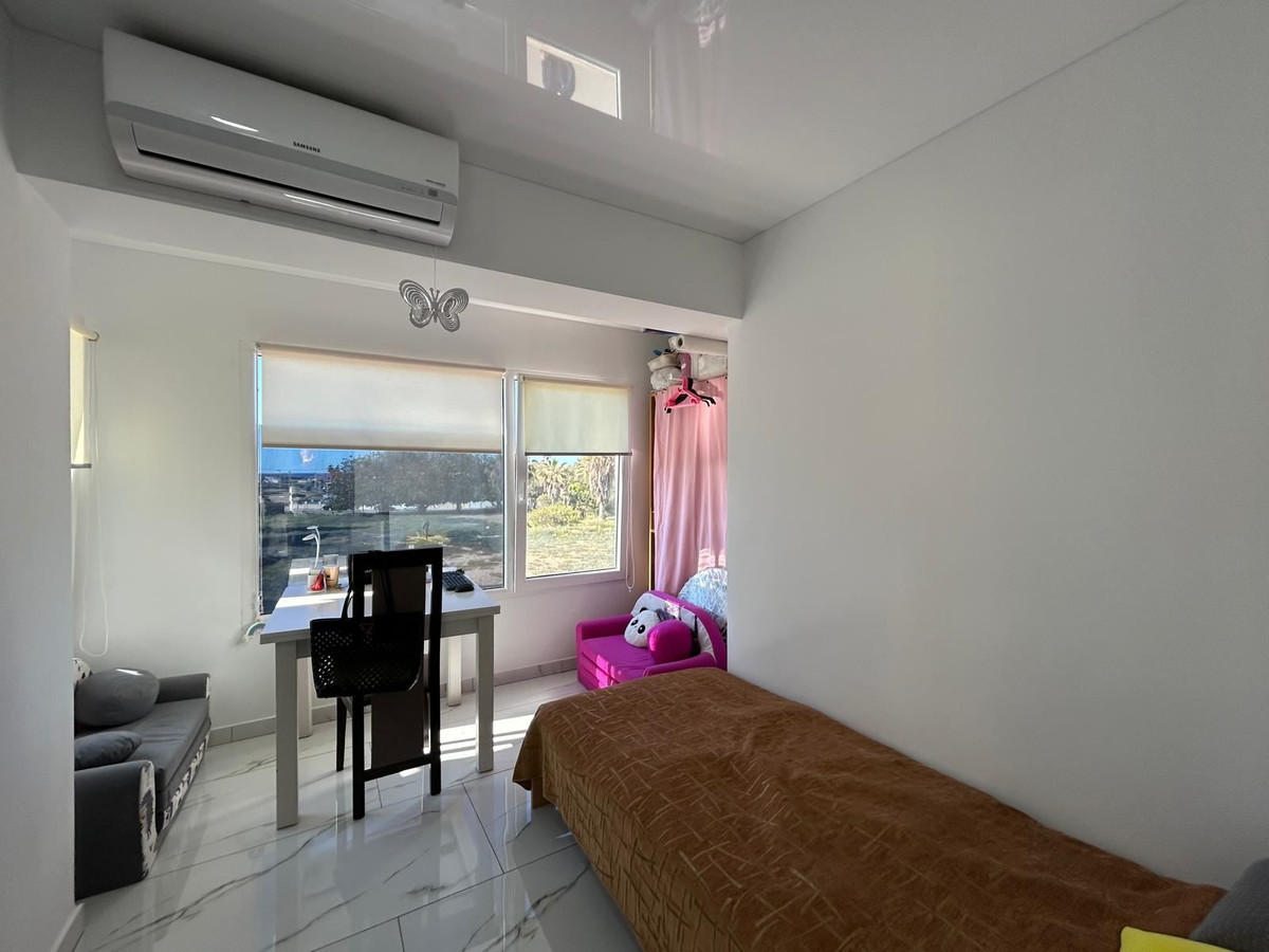 For sale - 2 Bedroom 1 Bathroom Apartment - Middle Floor Apartment in Torrevieja - Torrevieja Centro  - Alicante
