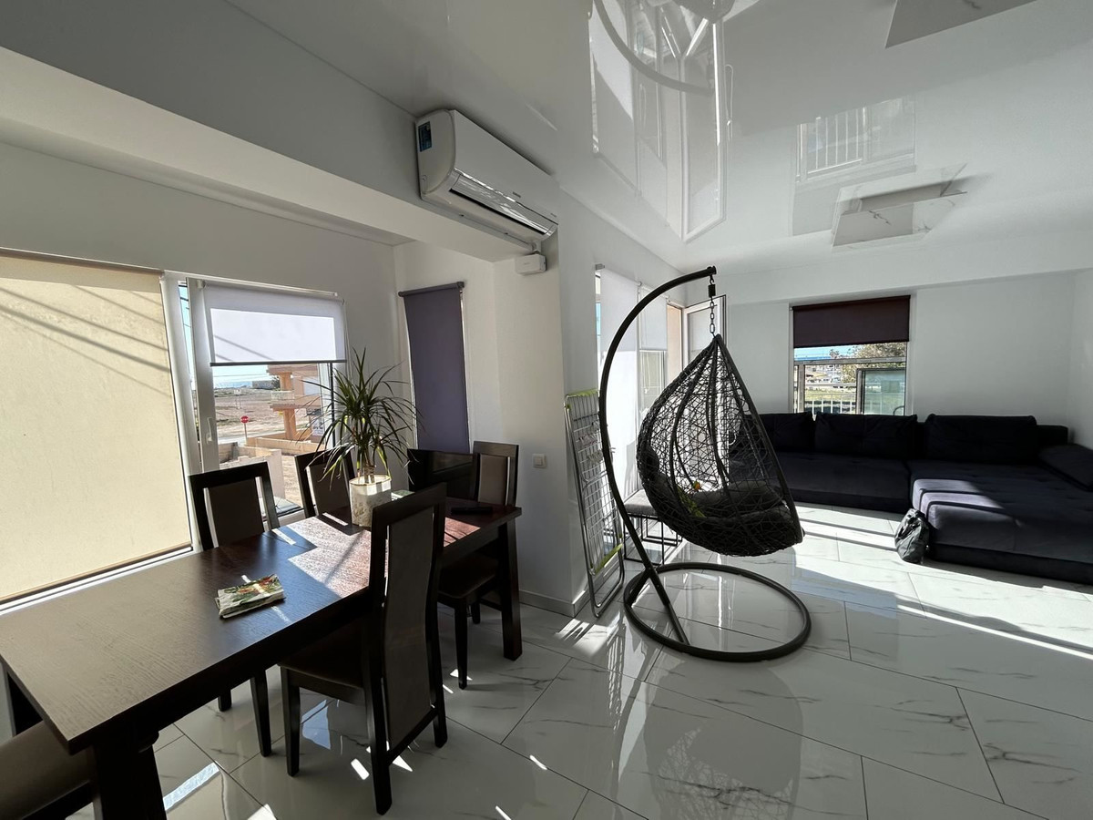 For sale - 2 Bedroom 1 Bathroom Apartment - Middle Floor Apartment in Torrevieja - Torrevieja Centro  - Alicante