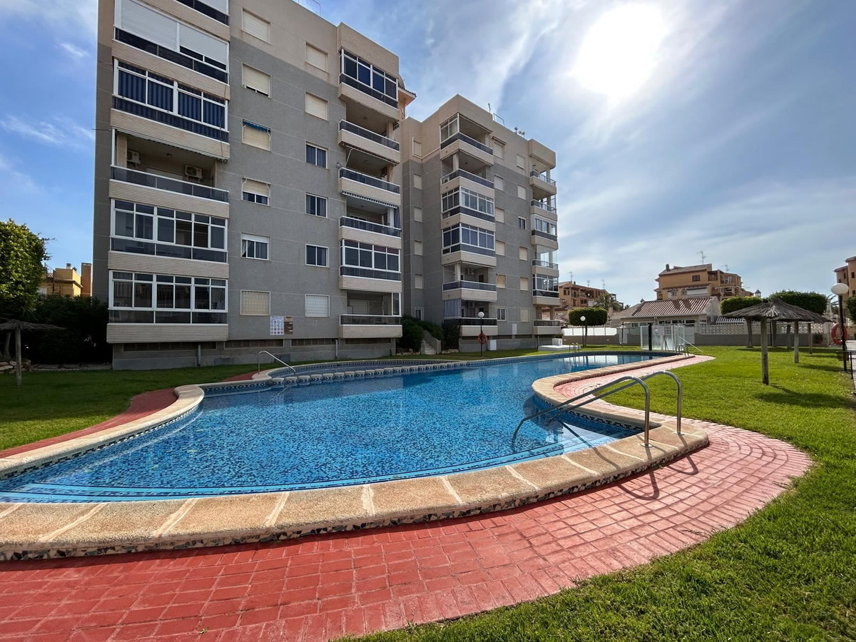 For sale - 3 Bedroom 2 Bathroom House - Townhouse in Torrevieja - Torrevieja Centro  - Alicante