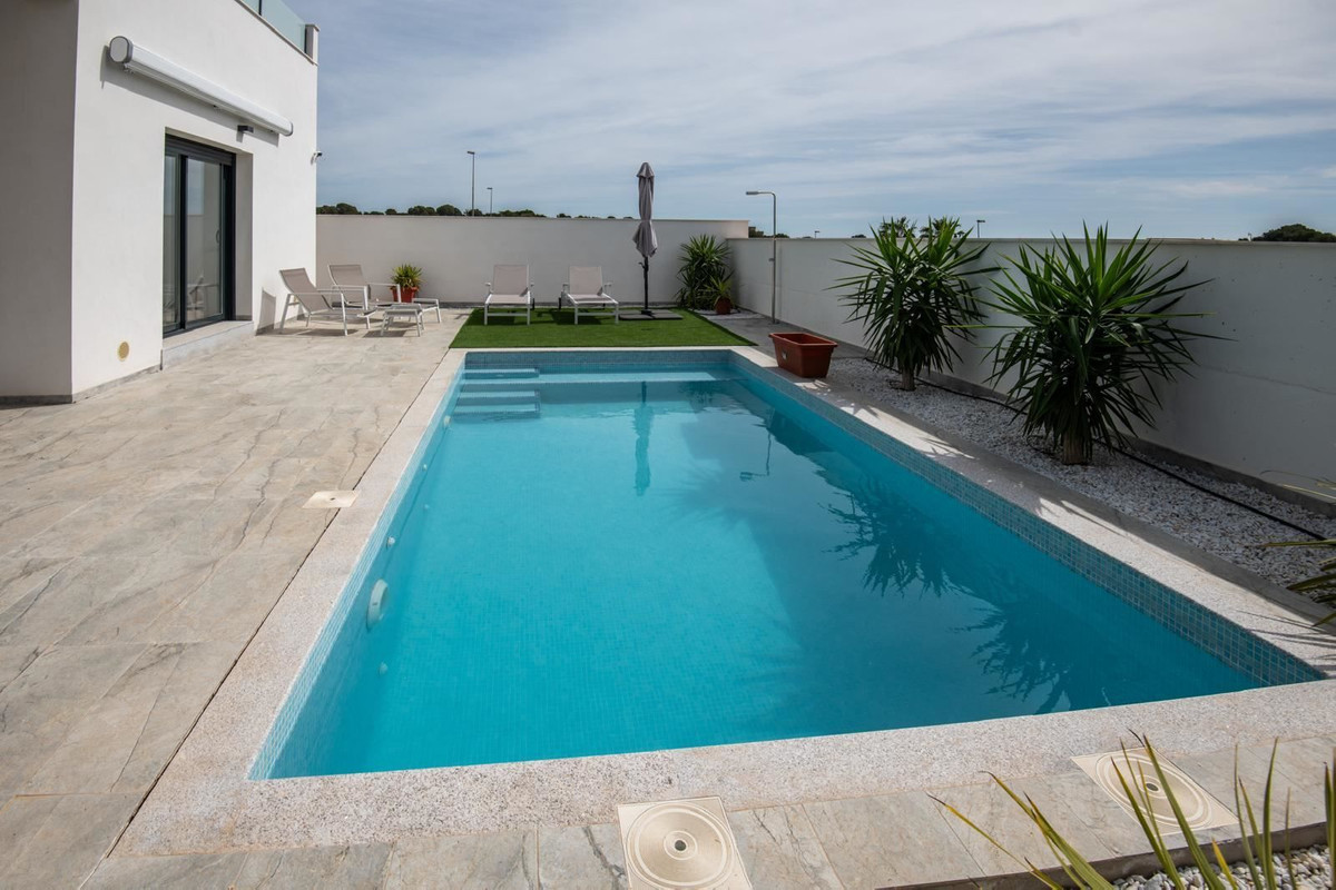 For sale - 3 Bedroom 2 Bathroom House - Detached Villa in Pilar de la Horadada - Pilar de la Horadada Centro  - Alicante