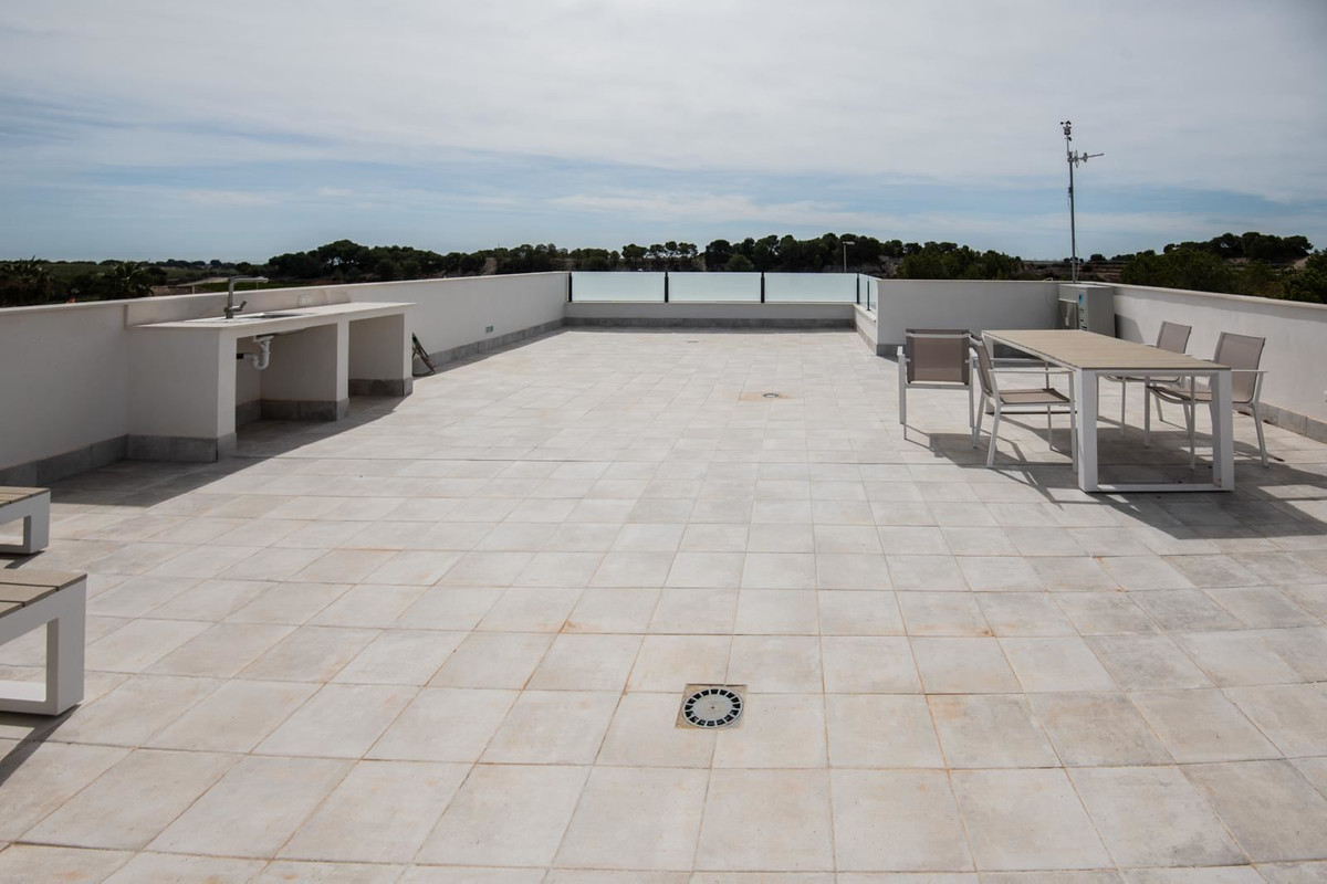 For sale - 3 Bedroom 2 Bathroom House - Detached Villa in Pilar de la Horadada - Pilar de la Horadada Centro  - Alicante