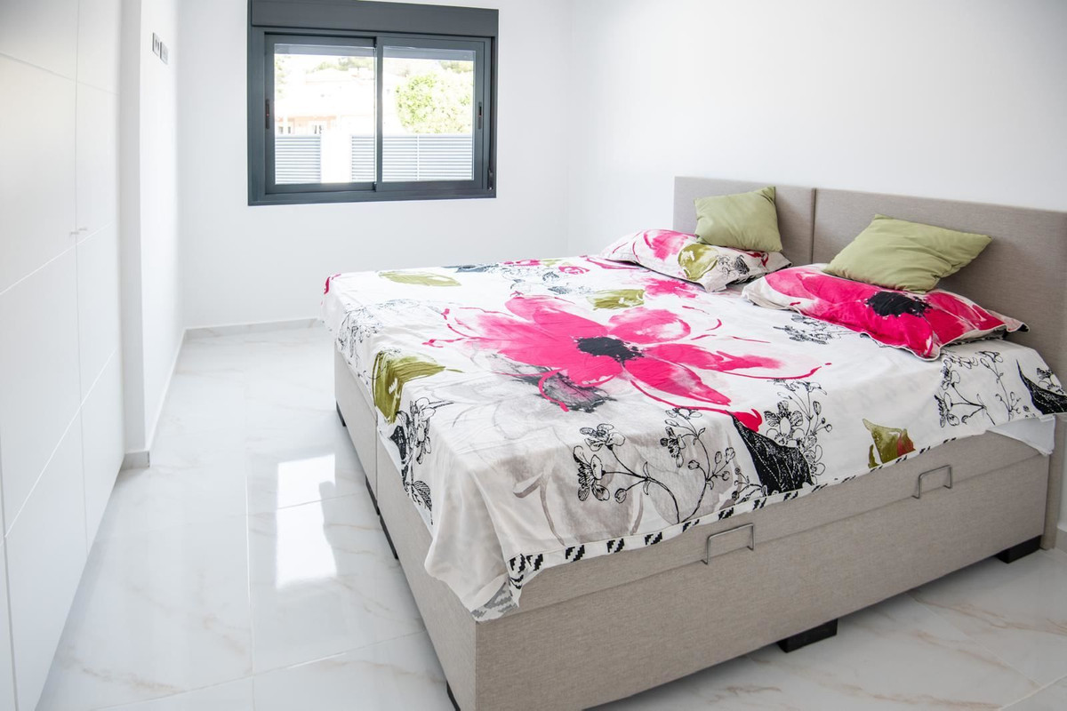 For sale - 3 Bedroom 2 Bathroom House - Detached Villa in Pilar de la Horadada - Pilar de la Horadada Centro  - Alicante