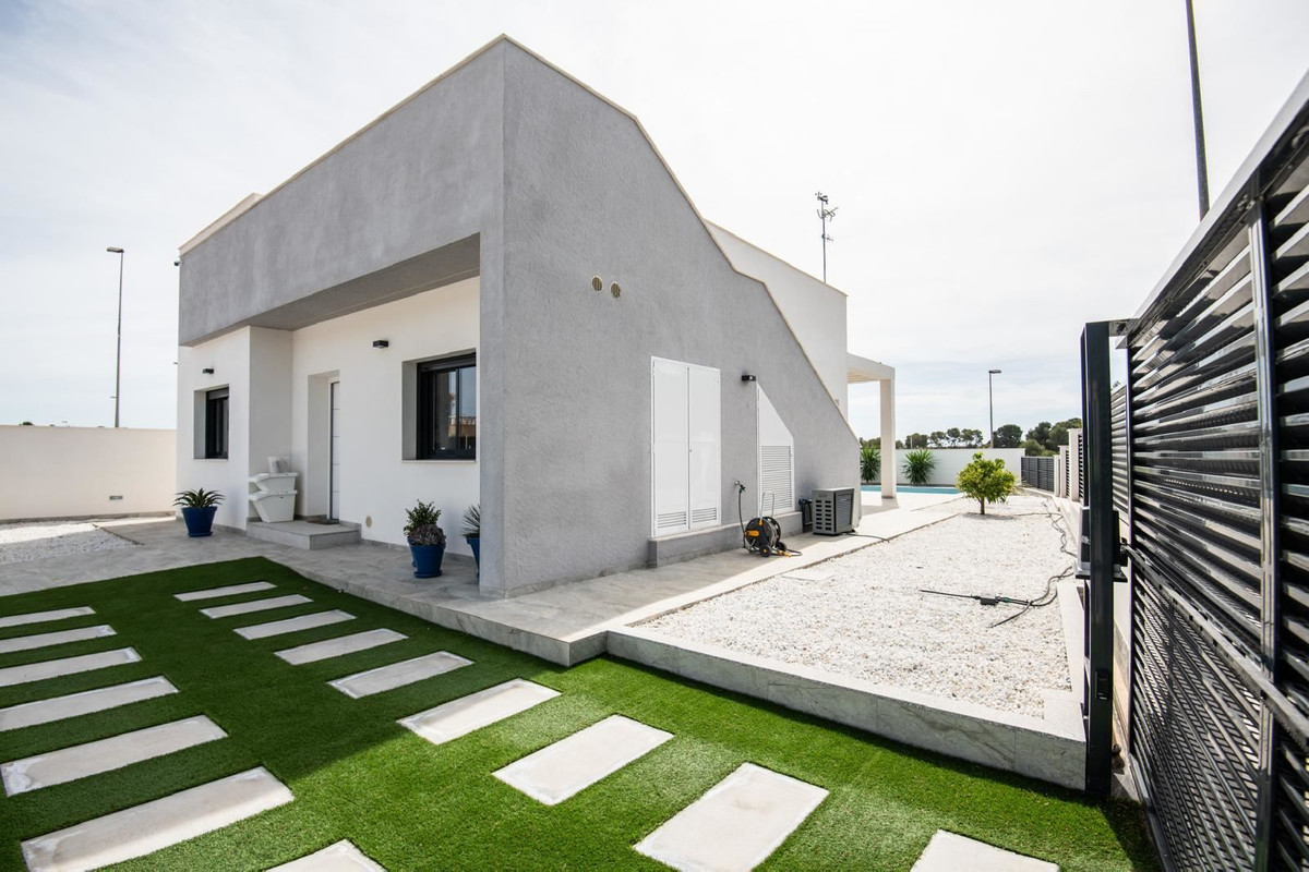 For sale - 3 Bedroom 2 Bathroom House - Detached Villa in Pilar de la Horadada - Pilar de la Horadada Centro  - Alicante