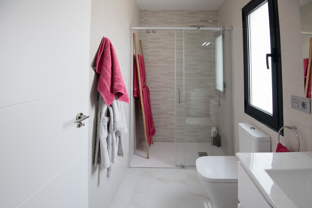 For sale - 3 Bedroom 2 Bathroom House - Detached Villa in Pilar de la Horadada - Pilar de la Horadada Centro  - Alicante