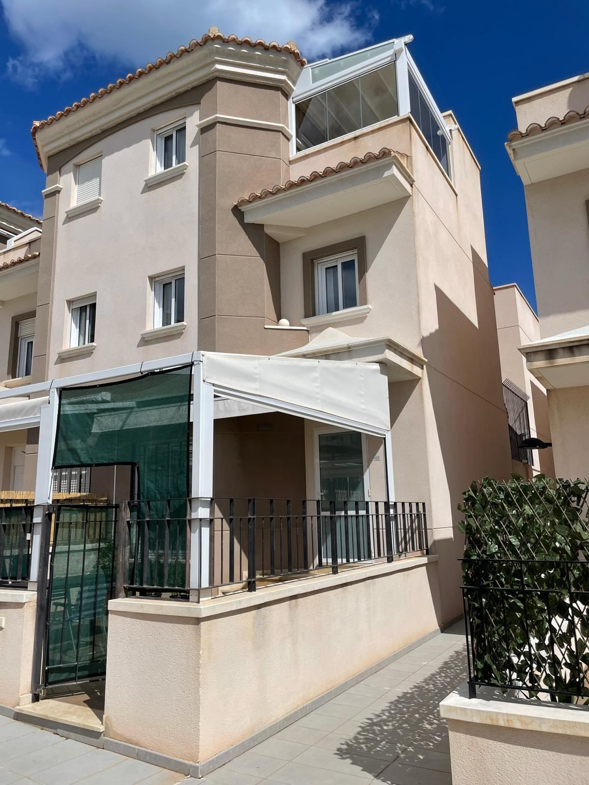 For sale - 3 Bedroom 3 Bathroom House - Townhouse in Santa Pola - Santa Pola Centro  - Alicante