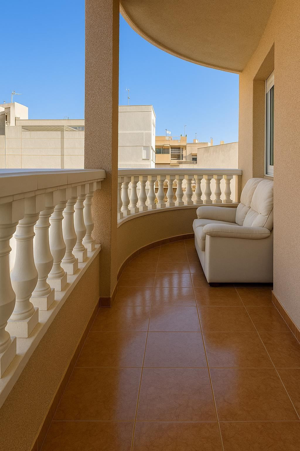 For sale - 2 Bedroom 1 Bathroom Apartment - Middle Floor Apartment in Torrevieja - Torrevieja Centro  - Alicante