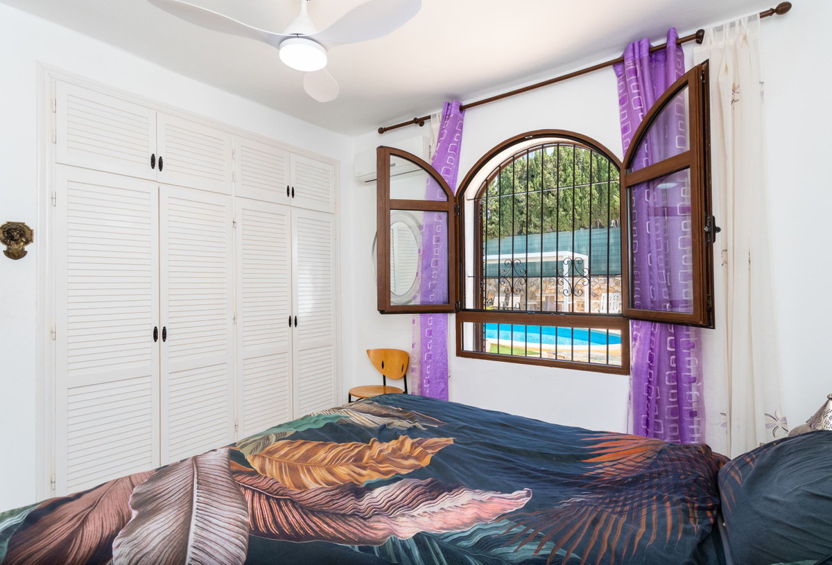 For sale - 4 Bedroom 2 Bathroom House - Detached Villa in Orihuela - Villamartin  - Alicante