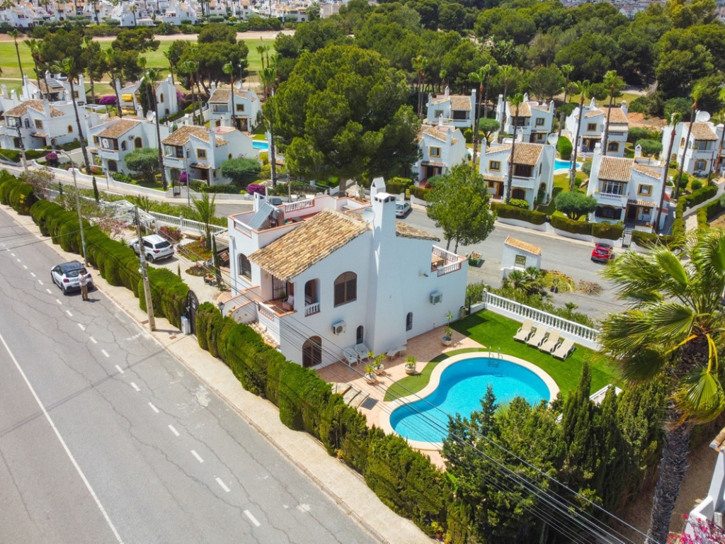 4 Bedroom 2 Bathroom House - Detached Villa in Orihuela