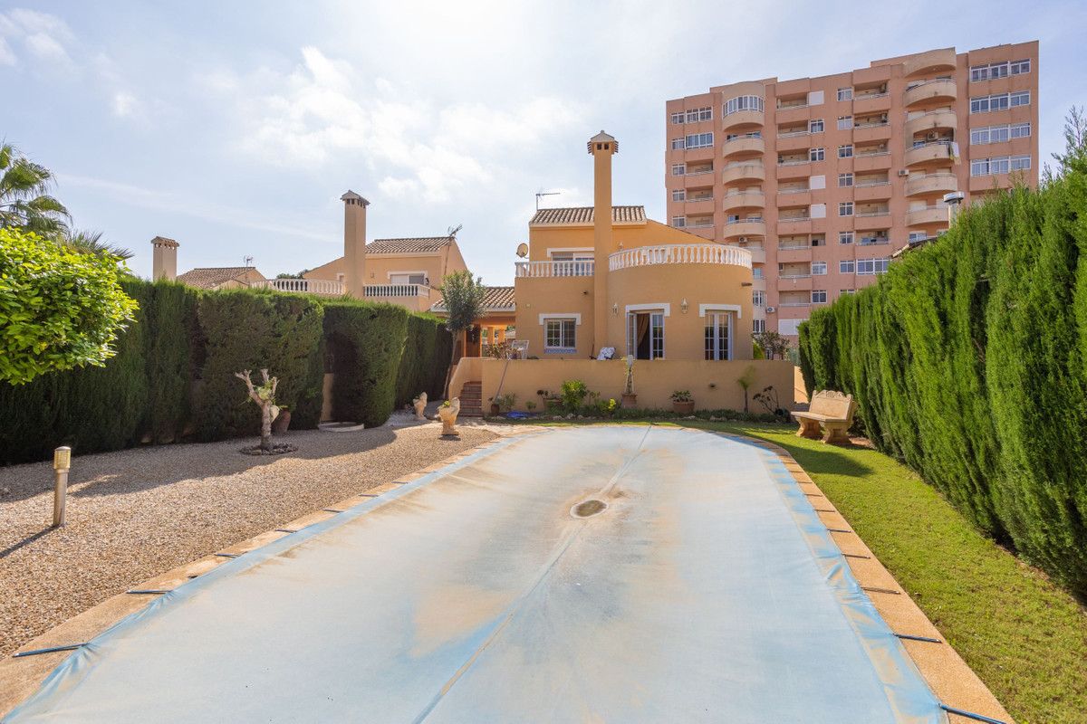 For sale - 3 Bedroom 2 Bathroom House - Detached Villa in Cartagena - Playa Honda  - Murcia