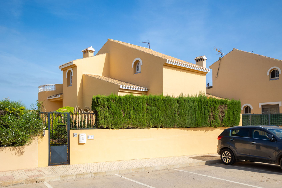 For sale - 3 Bedroom 2 Bathroom House - Detached Villa in Cartagena - Playa Honda  - Murcia