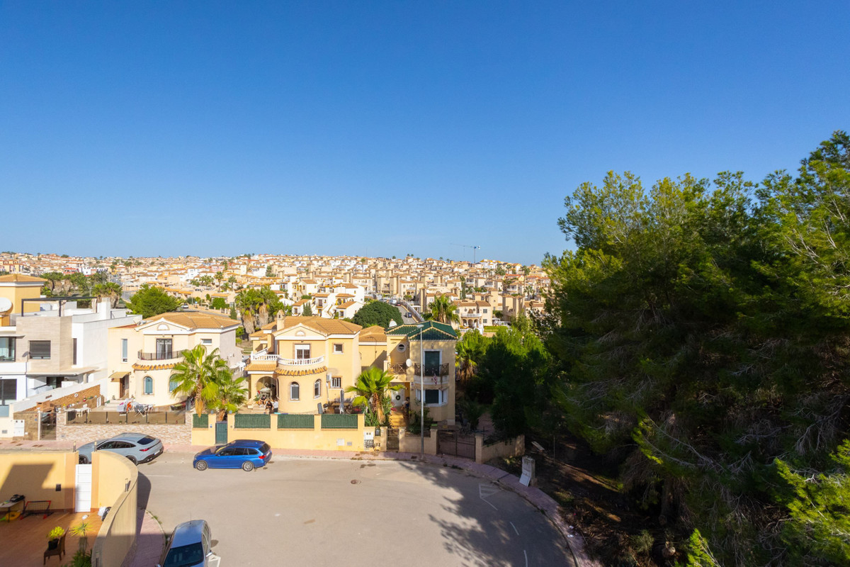 For sale - 3 Bedroom 4 Bathroom House - Detached Villa in Orihuela - Villamartin  - Alicante
