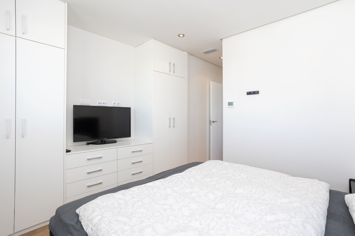 For sale - 4 Bedroom 2 Bathroom Apartment - Middle Floor Apartment in Orihuela - Los Dolses  - Alicante