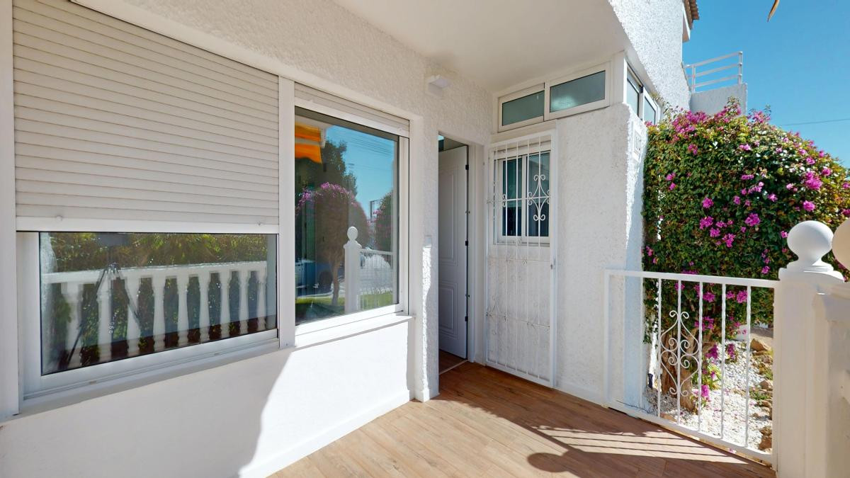 For sale - 2 Bedroom 1 Bathroom Apartment - Ground Floor Apartment in Orihuela - Villamartin  - Alicante