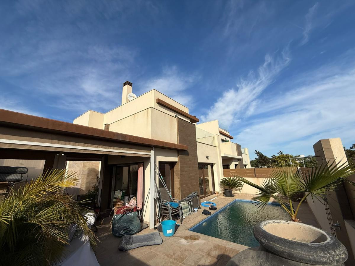For sale - 3 Bedroom 3 Bathroom House - Detached Villa in Los Montesinos - Los Montesinos Centro  - Alicante