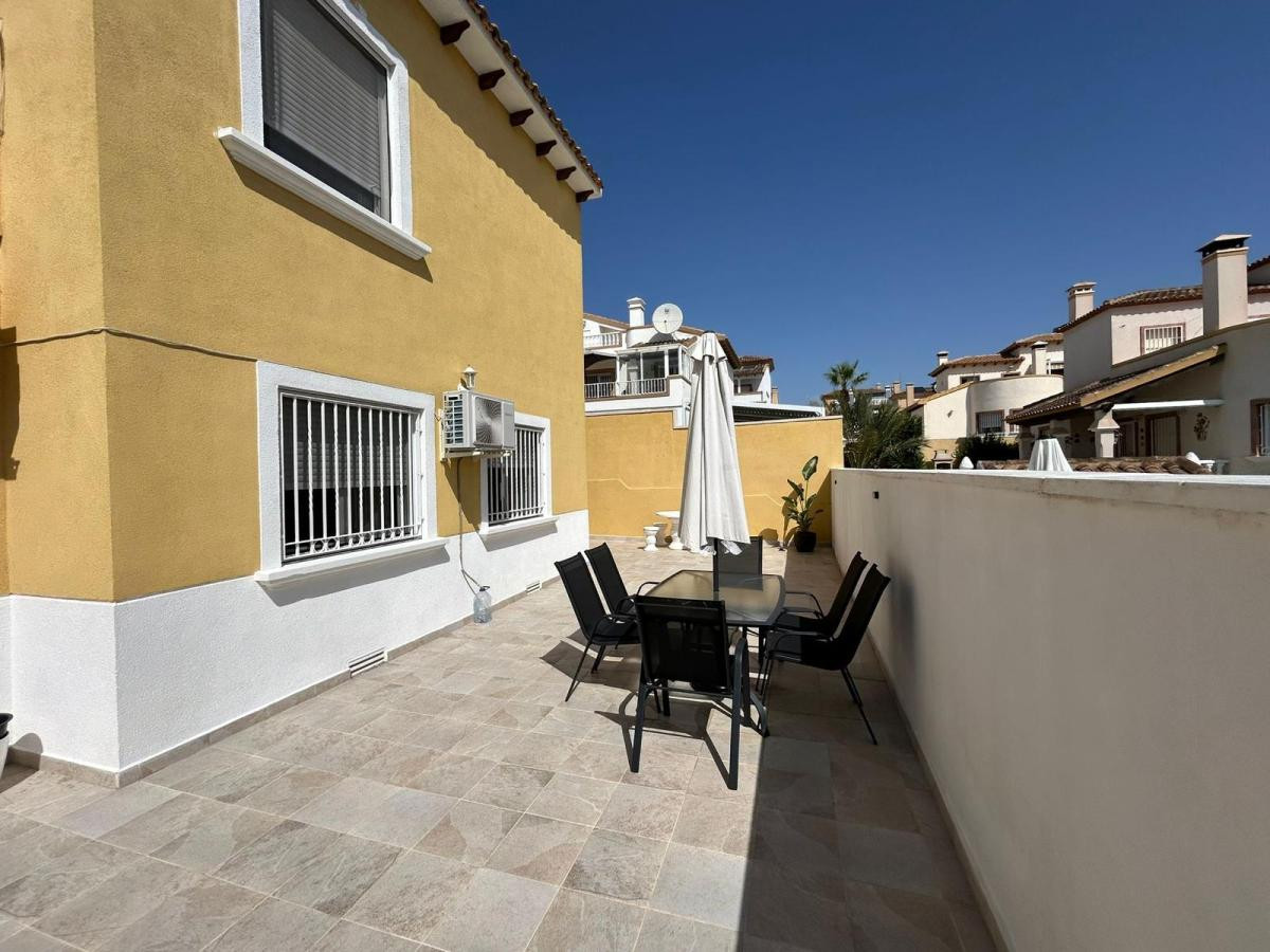 For sale - 3 Bedroom 3 Bathroom House - Detached Villa in San Miguel de Salinas - San Miguel de Salinas Centro  - Alicante
