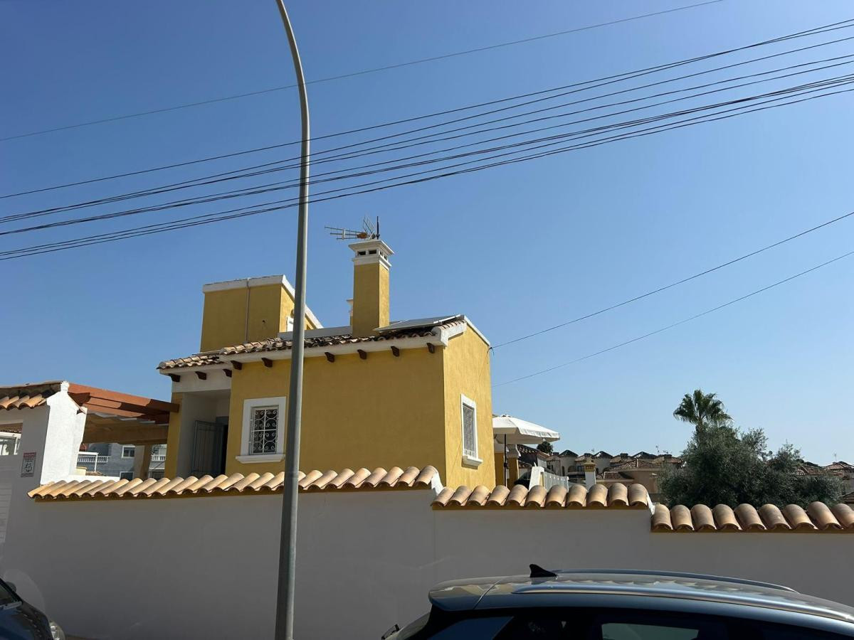 For sale - 3 Bedroom 3 Bathroom House - Detached Villa in San Miguel de Salinas - San Miguel de Salinas Centro  - Alicante
