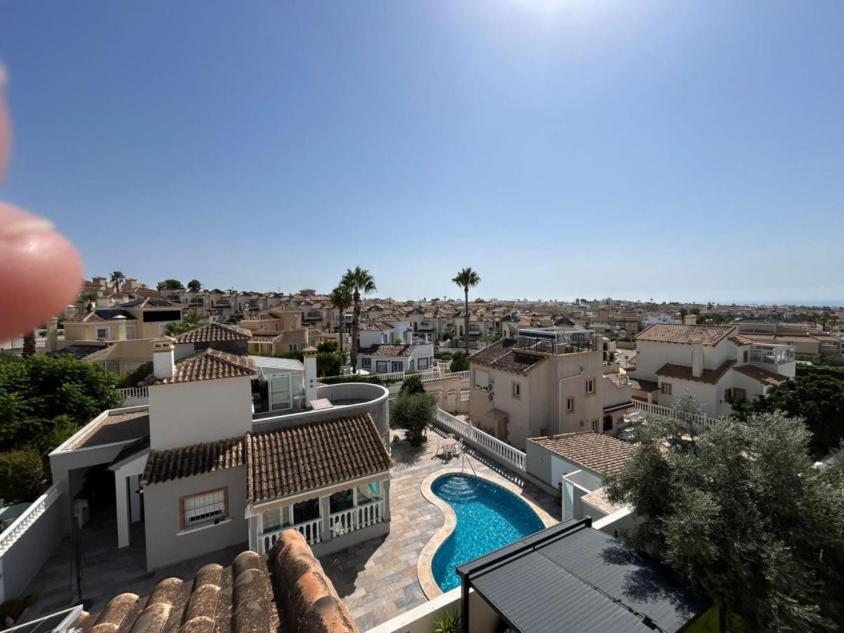 For sale - 3 Bedroom 3 Bathroom House - Detached Villa in San Miguel de Salinas - San Miguel de Salinas Centro  - Alicante