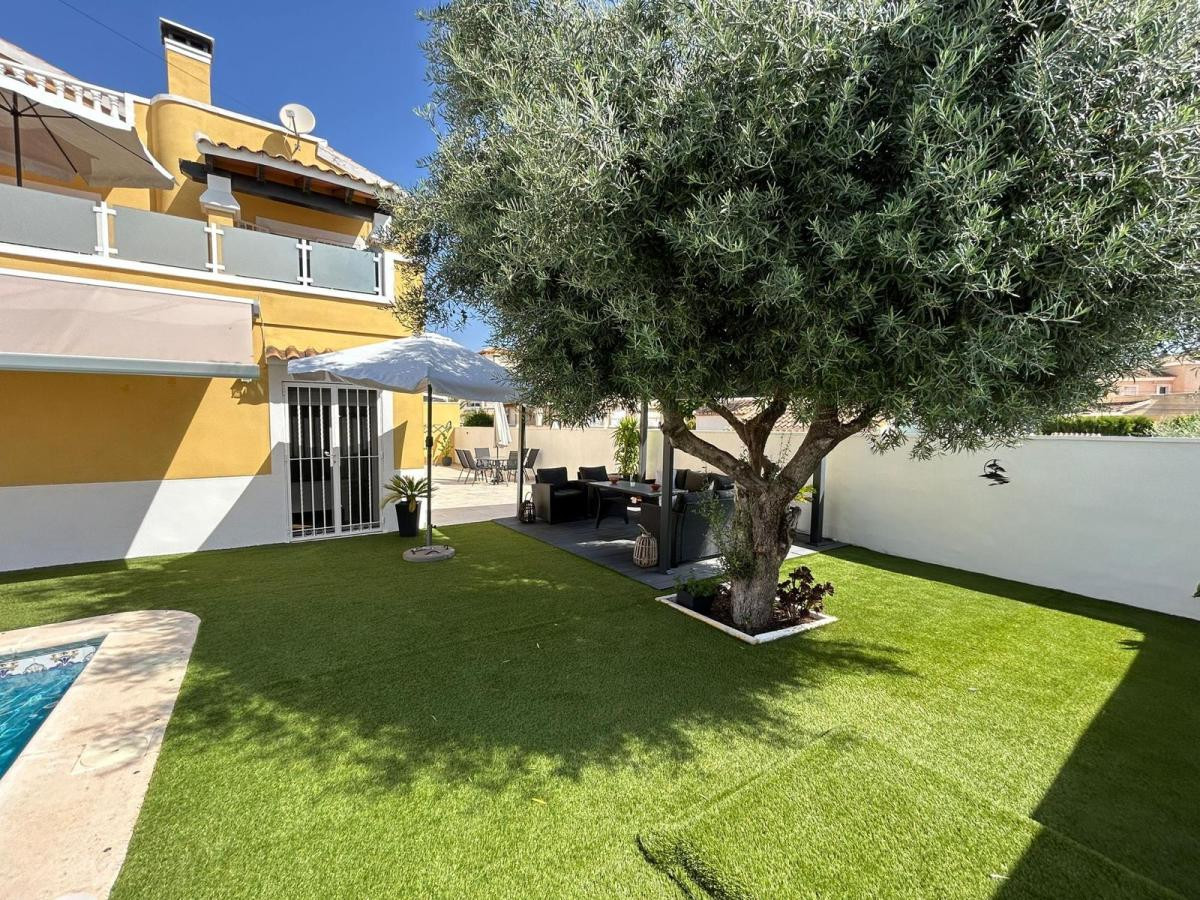 For sale - 3 Bedroom 3 Bathroom House - Detached Villa in San Miguel de Salinas - San Miguel de Salinas Centro  - Alicante