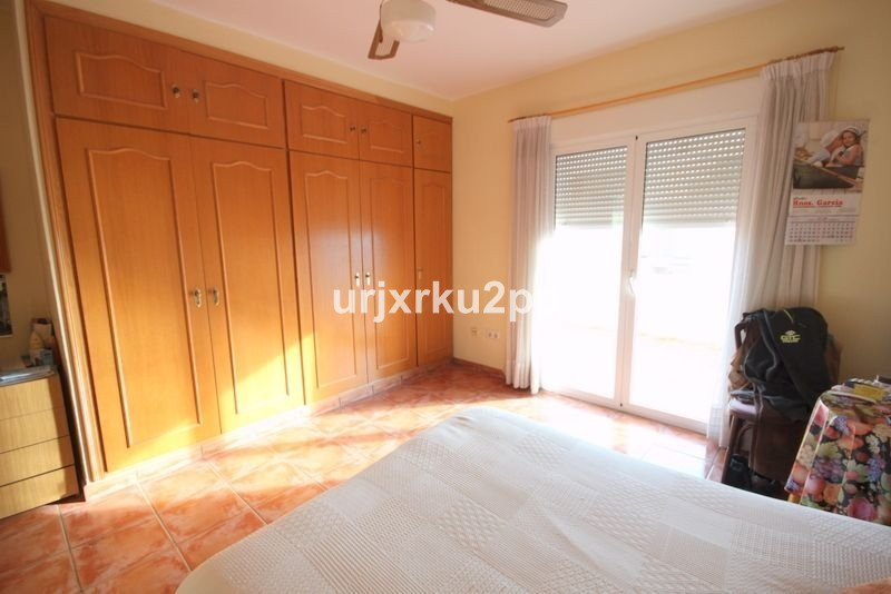 For sale - 5 Bedroom 3 Bathroom House - Detached Villa in Torrevieja - Aguas Nuevas  - Alicante