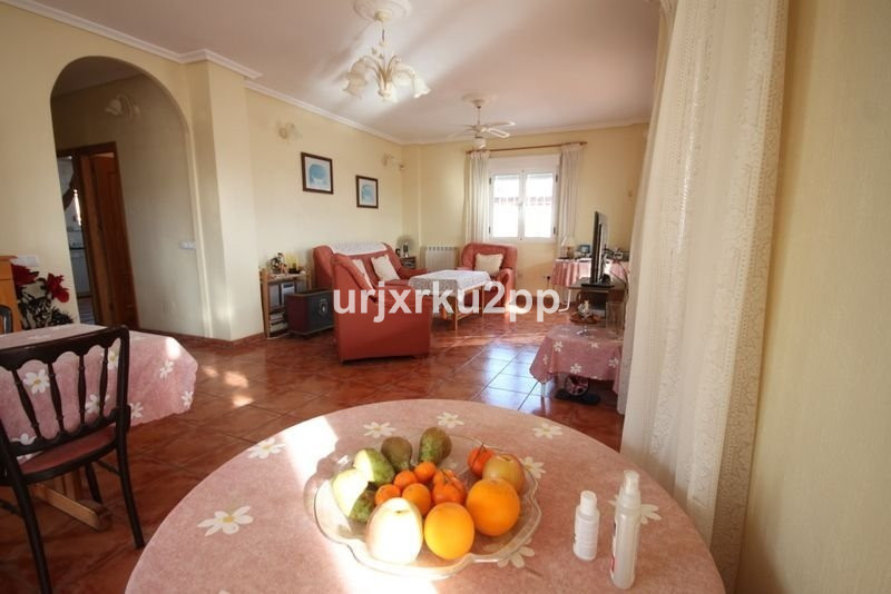 For sale - 5 Bedroom 3 Bathroom House - Detached Villa in Torrevieja - Aguas Nuevas  - Alicante